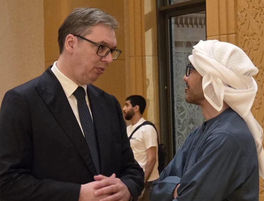 АБУ ДАБИ/БЕОГРАД, 13. ЈАНУАРА /СРНА/ - Предсједник Србије Александар Вучић разговарао је данас са министром спољних послова Уједињених Арапских Емирата шеиком Абдулом бин Заједом ал Нахјаном о јачању партнерства двије државе посебно у области енергетике и инвестиција које могу убрзати енергетску транзицију и модернизацију инфраструктуре Србије.