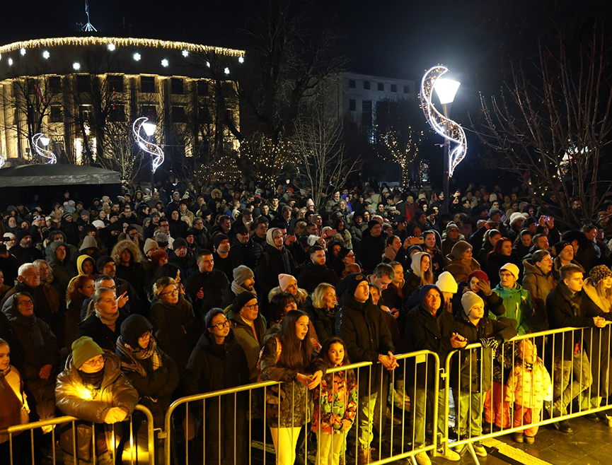 BANJA LUKA, JANUARY 14 /SRNA/ – Renowned Serbian and international musician Slobodan Trkulja, the ethno group Dar, and young singer Danilo Milosavljević created a vibrant atmosphere in Banja Luka during the celebration of the New Year according to the Julian calendar.