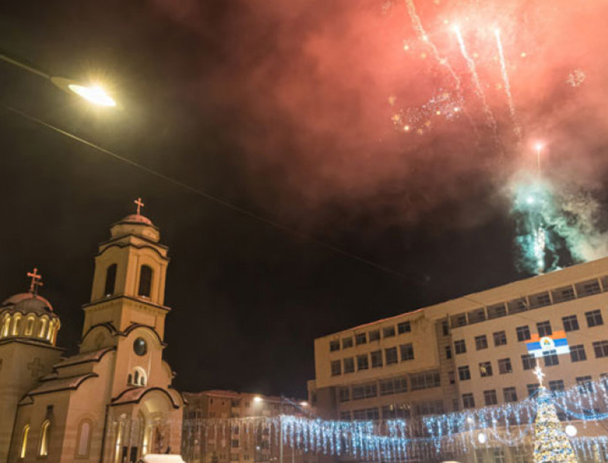 ИСТОЧНО НОВО САРАЈЕВО, 14. ЈАНУАРА /СРНА/ - У Источном Новом Сарајеву почетак православне Нове године дочекан је весело, уз наступ пјевачице Слађана Мандић и бенда "Истурено одјељење".