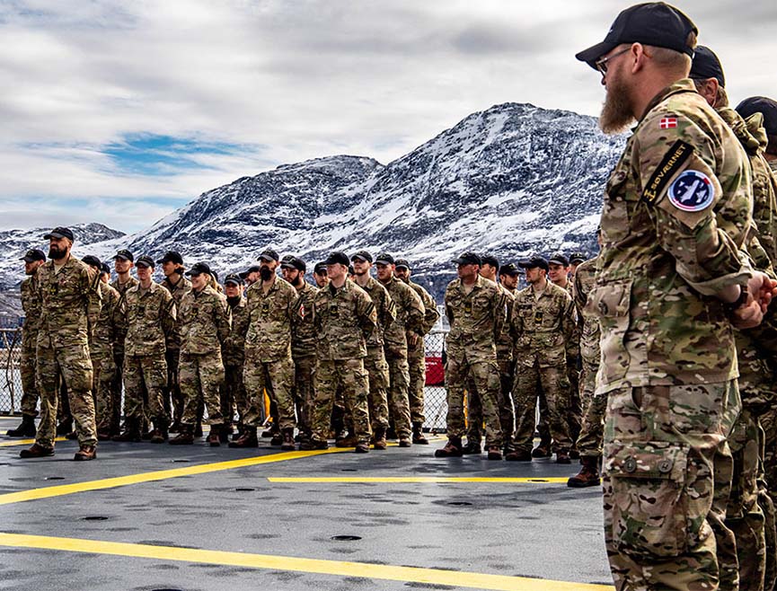 КОПЕНХАГЕН, 14. ЈАНУАРА /СРНА/ - Данска ће ојачати свој војни контингент на Гренланду, након критика из Вашингтона у вези са ограниченим војним капацитетима на тој територији, изјавио је дански министар одбране Троелс Лунд Поулсен.