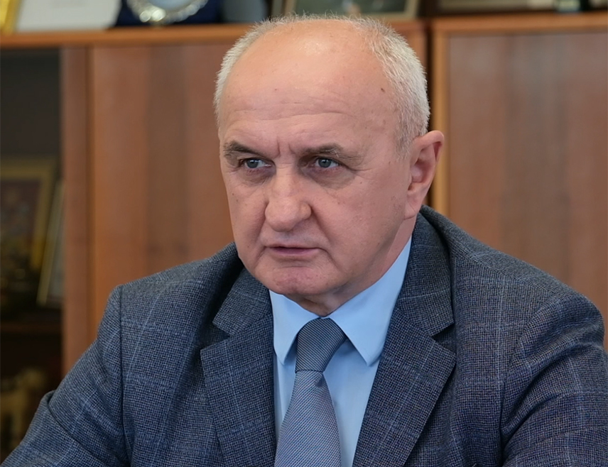 БАЊАЛУКА, 15. ЈАНУАРА /СРНА/ - Министар енергетике и рударства Републике Српске Петар Ђокић посјетиће данас предузеће "Електро-Бијељина" са чијим ће руководством разговарати о актуелним питањима у вези са пословањем овог привредног друштва.