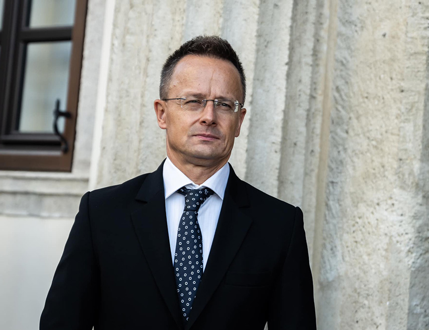 БУДИМПЕШТА, 14. ЈАНУАРА /СРНА/ - Мађарска позива своје грађане да избјегавају путовања у Иран, али тренутно не види потребу да евакуише своју амбасаду, рекао је мађарски министар спољних послова Петер Сијарто.