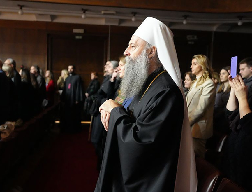 БЕОГРАД, 15. ЈАНУАРА /СРНА/ - Његова светост патријарх српски Порфирије присуствовао је у Задужбини Илије Коларца у Београду традиционалном Новогодишњем концерту Првог београдског певачког друштва, које је на тај начин обиљежило своју крсну славу - Светог Василија Великог.