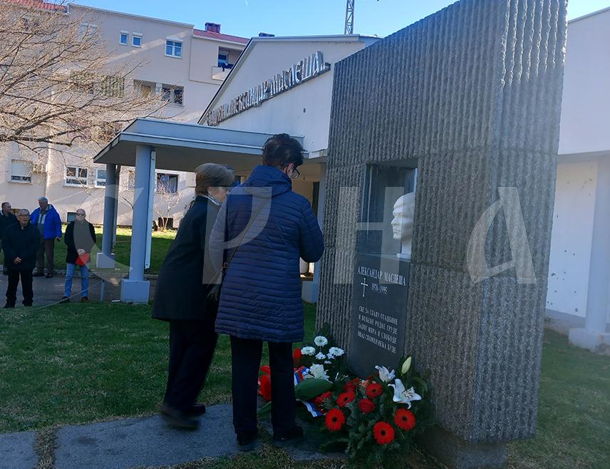 TРЕБИЊЕ, 15. ЈАНУАРА /СРНА/ - У Tребињу ће сутра бити служен помен и обиљежена 31 година од смрти најмлађег борца Tребињске бригаде Војске Републике Српске Александра Маслеше, најављено је из градске Борачке организације.