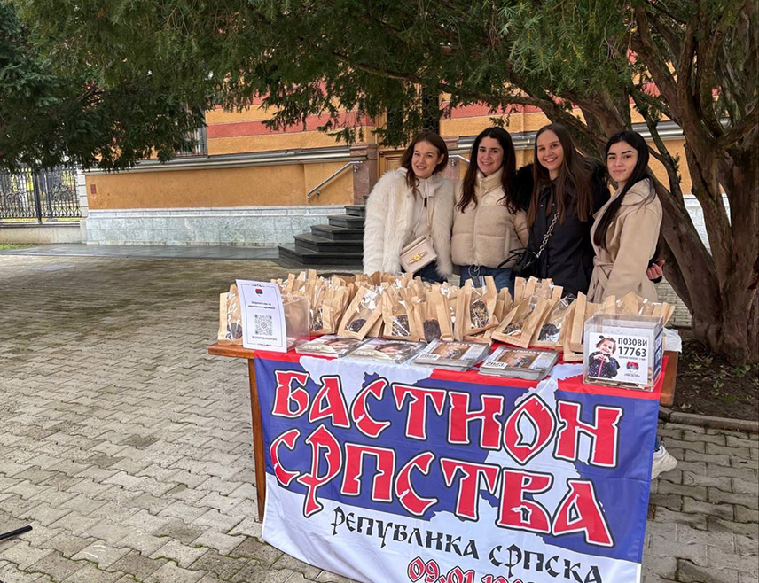 БАЊАЛУКА, 15. ЈАНУАРА /СРНА/ - Хуманитарна организација "Срби за Србе", у сарадњи са Српском православном црквом, прикупила је око 50.000 КМ кроз акцију "Крофна из блока", а новац је поводом Божића прослијеђен за помоћ социјано угроженим вишечланим породицама у Републици Српској.