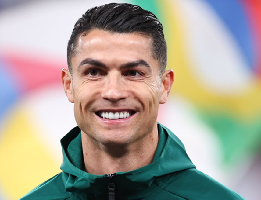 ЛИСАБОН, 15. ЈАНУАРА /СРНА/ - Португалски фудбалер Кристијано Роналдо најплаћенији је спортиста у прошлој години у којој је укупно зарадио 260 милиона америчких долара, објавила је специјализована страница за спортски бизнис "Спортико".