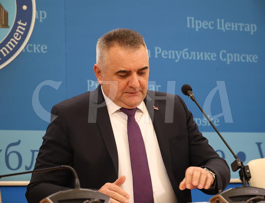 БАЊАЛУКА, 15. ЈАНУАРА /СРНА/ - Предсједник Владе Републике Српске Саво Минић истакао је да одлуке које је влада у његовом мандату до сада доносила не могу бити доведене у питање.