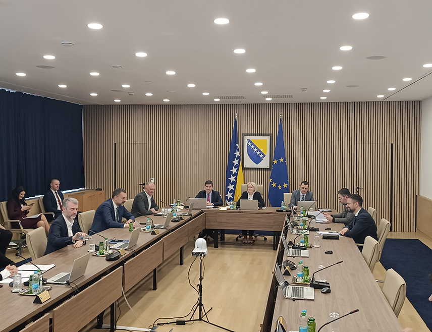 САРАЈЕВО, 15. ЈАНУАРА /СРНА/ - На тржишта европског континента у прошлој години пласирано је чак 94,2 одсто извоза БиХ, наводено је у информацији Министарства спољне трговине и економских односа о спровођењу билатералних споразума о трговинској и/или економској сарадњи, коју је данас усвојио Савјет министара.