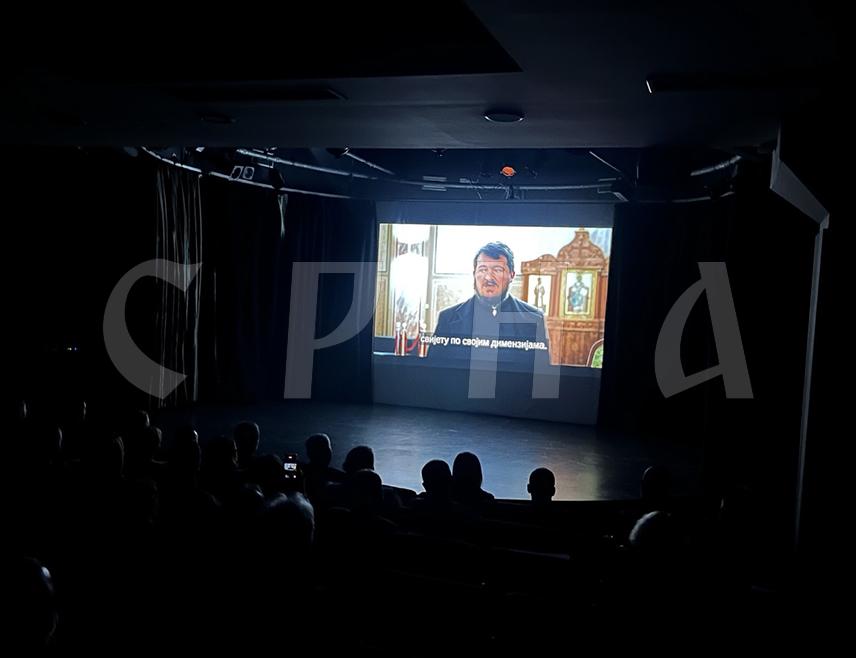 ИСТОЧНО САРАЈЕВО, 15. ЈАНУАРА /СРНА/ - У Културном центру Источно Ново Сарајево премијерно је приказан руски документарни филм "Један Бог, један пут", који је екипа града Краснодара снимила о православним светињама на подручју Сарајевско-романијске и Горњодринске регије.