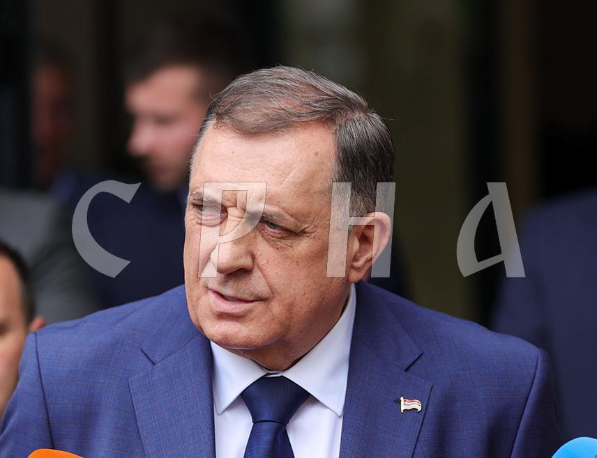 BANJA LUKA, JANUARY 17 /SRNA/ – SNSD Leader Milorad Dodik says that in the upcoming repea snap presidential elections in Republika Srpska, voters are not choosing between Siniša Karan and Branko Blanuša, but between Karan and Sarajevo’s desire to decide who will sit in Serb institutions.