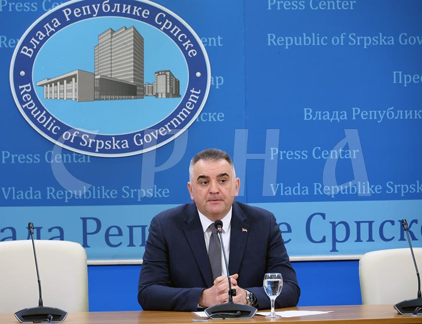 БАЊАЛУКА, 17. ЈАНУАРА /СРНА/ - Будући мандатар Саво Минић рекао је да избор нове Владе, са пет нових имена, представља континуитет рада и побољшање свих сегмената рада Владе с обзиром да је у овој години предвиђено много инфраструктурних пројеката.