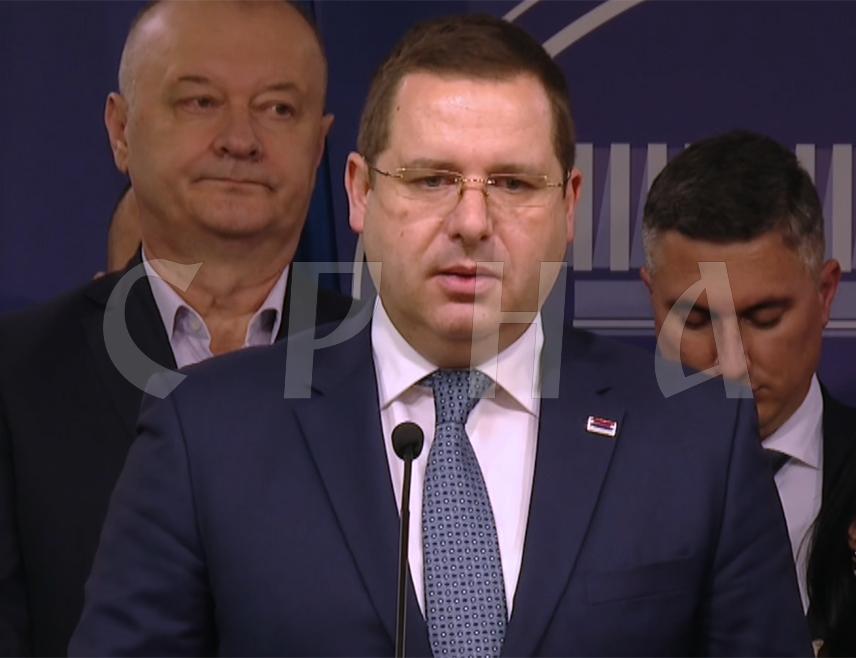 БАЊАЛУКА, 18. ЈАНУАРА /СРНА/ - Понашање опозиције у Народној скупштини Републике Српске је скандалозно, а потврда томе је и предложени закључак о поништењу свих правних аката који су усвојени од септембра прошле године до сада, рекао је вечерас портпарол СНСД-а Радован Ковачевић.