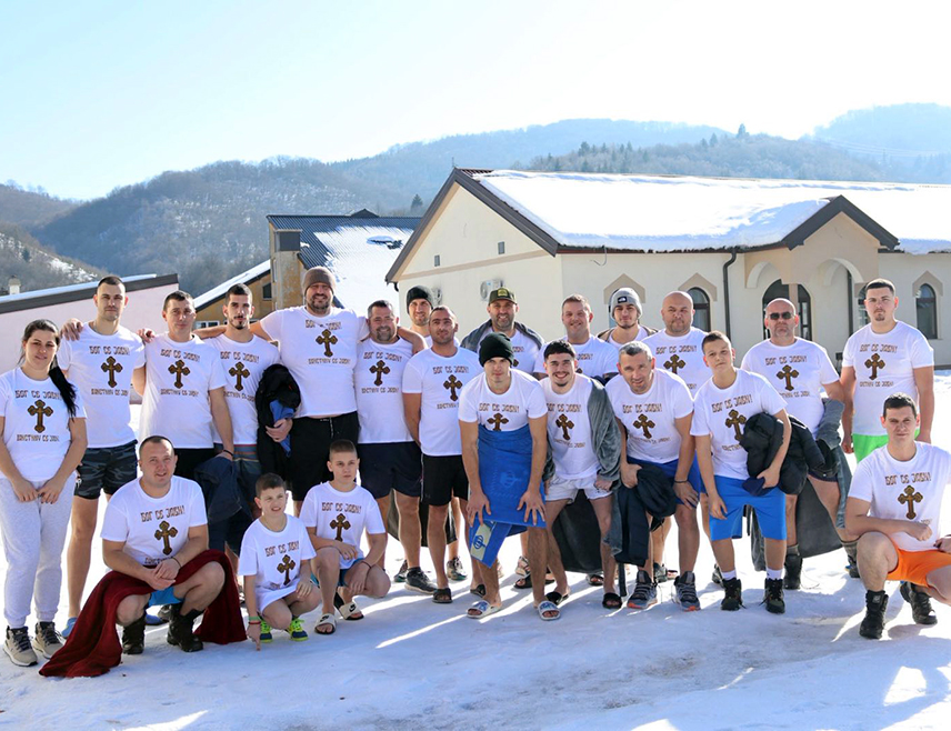 ТРНОВО, 19. ЈАНУАРА /СРНА/ - Мирјана Голијанин побједник је пливања за Часни крст у ријеци Жељезници у општини Трново.