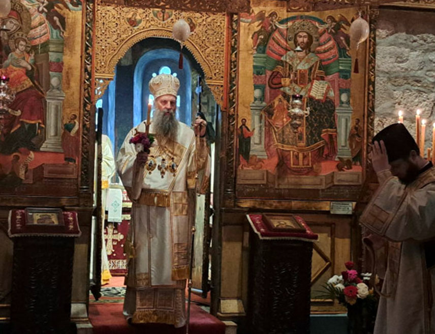 БЕОГРАД, 19.ЈАНУАРА /СРНА/ - Његова светост патријарх српски Порфирије служио је данас, на Богојављење, свету литургију у Храму Светог Саве на Врачару, након чега је у бесједи истакао да се данас испунило оно што је људски род кроз историју очекивао - да се Бог јави.