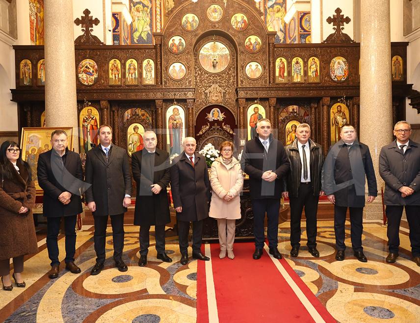 BANJA LUKA, JANUARY 19 /SRNA/ – Republika Srpska Prime Minister Savo Minić and ministers of the Orthodox faith in the newly elected Government of Republika Srpska today took an oath at the Cathedral of Christ the Saviour in Banja Luka.