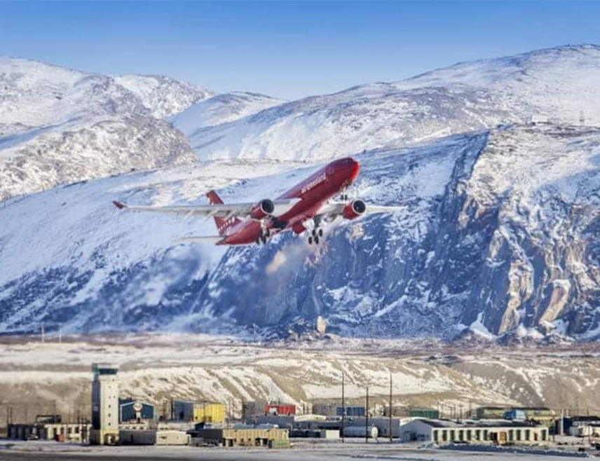 КОПЕНХАГЕН, 19. ЈАНУАРА /СРНА/ - Очекује се да велики број данских војника вечерас стигне у Кангерлусуак, мали град на западу Гренланда, јавила је телевизија ТВ2, позивајући се на изворе из данске војске.