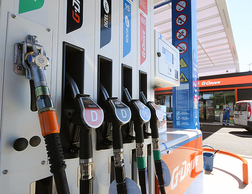 БЕОГРАД, 20. ЈАНУАРА /СРНА/ - Шеф руске дипломатије Сергеј Лавров оцијенио је да је узајамно користан прелиминарни договор о продаји пакета акција српске компаније НИС, који припада "Гаспромњефту", мађарској компанији МОЛ.