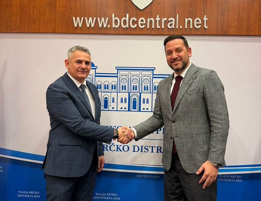 БАЊАЛУКА, 20. ЈАНУАРА /СРНА/ - Агенција за идентификационе документе, евиденцију и размјену података БиХ /ИДДЕЕА/ отворила је нове РА канцеларије у Брчко дисктрикту и Градачцу, чиме је грађанима омогућено брже, једноставније и сигурније преузимање квалификованог електронског потписа.