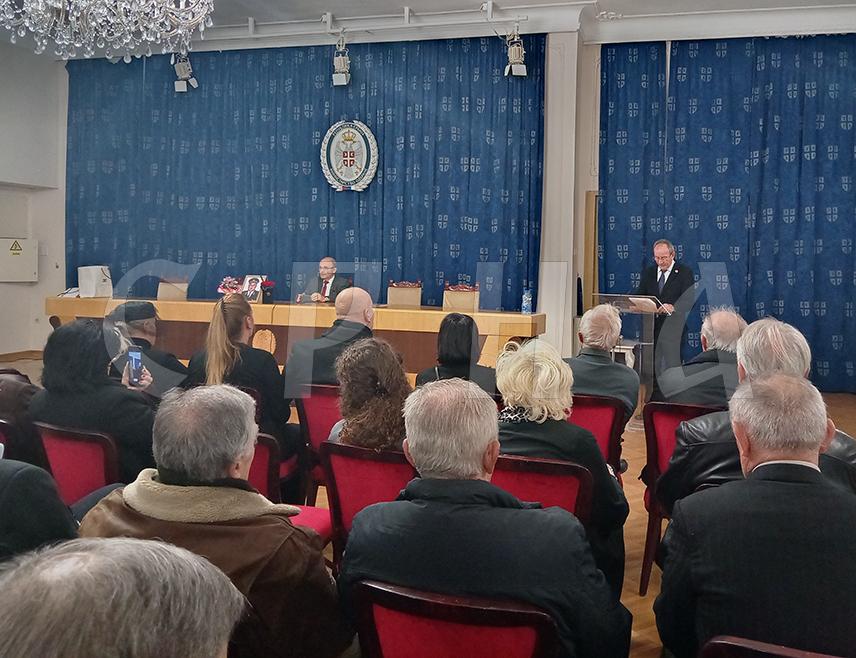 БЕОГРАД, 21. ЈАНУАРА /СРНА/ - У Дому војске у Београду данас је у присуству породице, сабораца и поштовалаца одржана комеморација генералу Марку Лугоњи /75/ који је дао изузетан допринос у стварању Републике Српске.