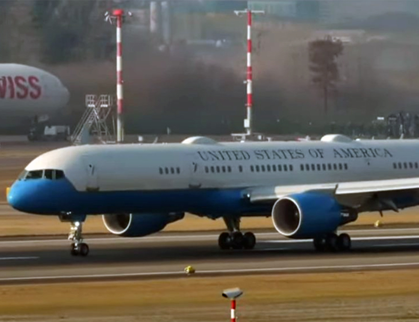 ЦИРИХ, 21. ЈАНУАРА /СРНА/ - Авион предсједника САД Доналда Трампа слетио је на Међународни аеродром у Цириху, показали су подаци за праћење летова које је анализирала агенција РИА Новости.