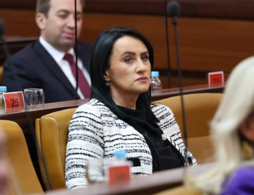 БАЊАЛУКА, 21. ЈАНУАРА /СРНА/ - Одборник СНСД-а у Скупштини града Бањалука Жана Грмуша сматра да је недопустиво да се грађанима Бањалуке на изузетно ниским тепературама смањује гријање које редовно плаћају.