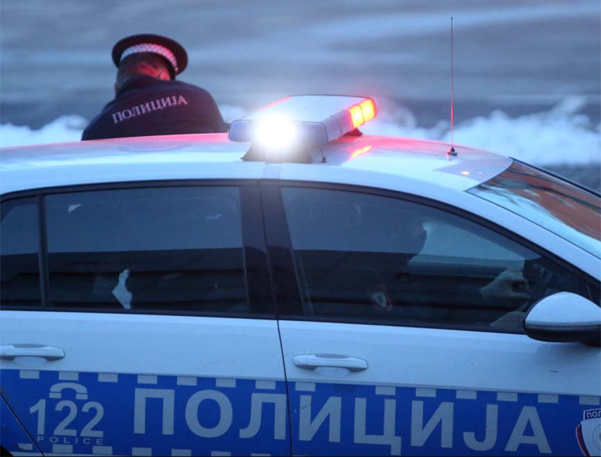 БИЈЕЉИНА, 21. ЈАНУАРА /СРНА/ - Лице Б. Ј. из Бијељине ухапшено је под сумњом на покушај убиства, а утврђено је и да је било под дејством дрога, док је Д. Б. лишен слободе због тешке тјелесне повреде.