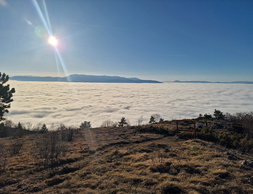 БАЊАЛУКА, 22. ЈАНУАРА /СРНА/ - У Републици Српској и Федерацији БиХ /ФБиХ/ данас ће бити промјенљиво облачно уз благи пораст температуре у односу на претходне дане.