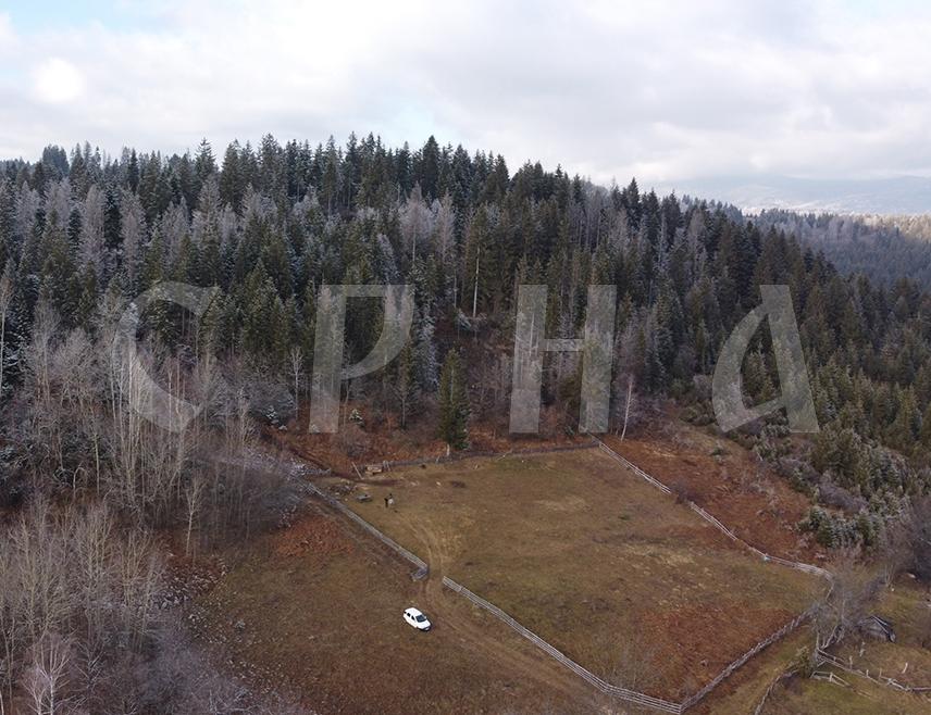 Локалитет Горњи Прибањ јесте неистражен, али и данас постоје остаци цркве која, према вјеровању мјештана, датира из 1240. године. Када би се неко од врсних археолога одлучио на истраживања којим би се све и научно поткријепило, каже Самарџија, вјероватно би Црква Светих Петра и Павла била један од најстаријих православних сакралних објеката у БиХ