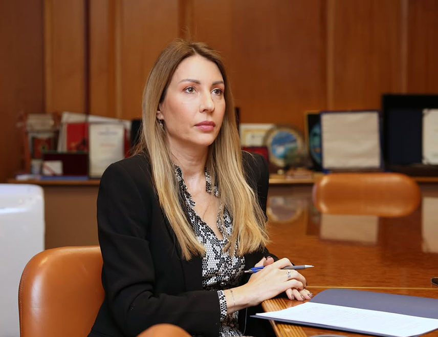 БЕОГРАД, 22. ЈАНУАРА /СРНА/ - Министар рударства и енергетике Србије Дубравка Ђедовић Хандановић рекла је да ће све што је у већинском власништву руског "Гаспромњефта", укључујући и "Петрохемију", бити договорено одредбама будућег купопродајног уговора за Нафтну индустрију Србије /НИС/.