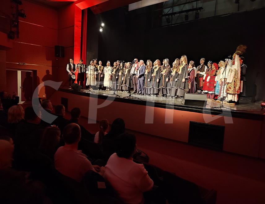 ГРАДИШКА, 22. ЈАНУАРА /СРНА/ - У Градишци је вечерас одржан "Светосавски сабор пјесме са Косова и Метохије кроз Републику Српску" на коме су наступили пјевачка група "Каменички бисери" из Косовске Каменице и градишки КУД "Коловит", а намјера је да се прикупе средства за Дом српске омладине у Косовском Поморављу.