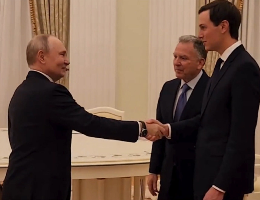 МОСКВА, 22. ЈАНУАРА /СРНА-Ројтерс/ - Руски предсједник Владимир Путин почео је састанак са америчким изасланицима Стивом Виткофом и Џаредом Кушнером, зетом предсједника САД, а тема је план за окончање рата у Украјини, саопштено је из Кремља.