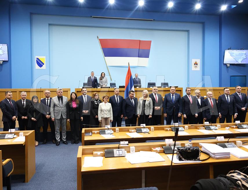 BANJA LUKA, JANUARY 23 /SRNA/ - The Government of the Republika Srpska, headed by Savo Minić, officially assumed office today.