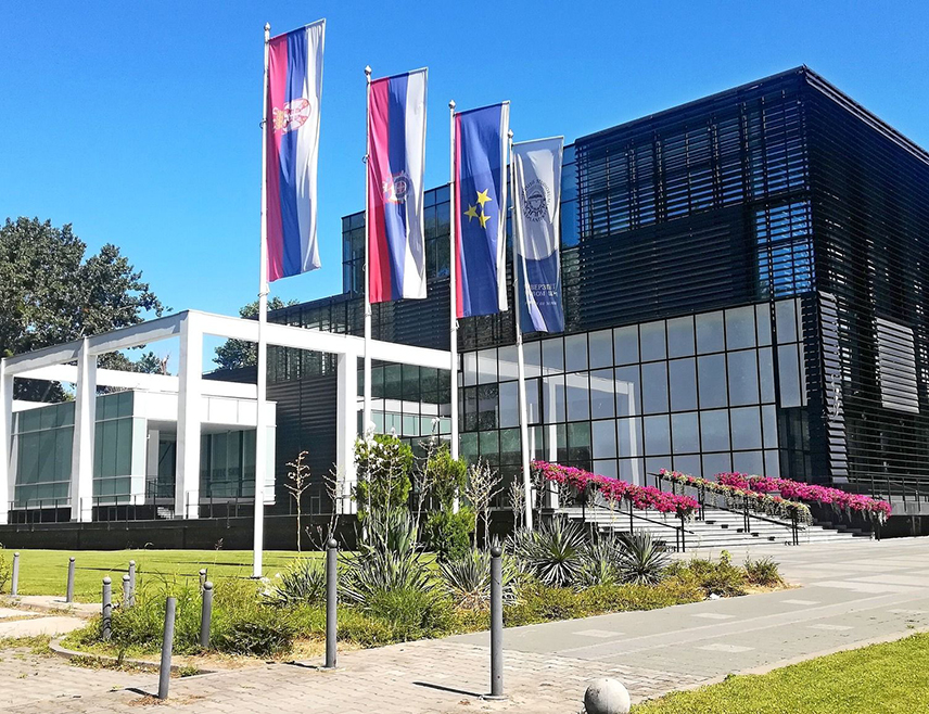 БЕОГРАД, 23. ЈАНУАРА /СРНА/ - Ректорат Универзитета у Новом Саду саопштио је да је блокирање наставе незаконито и да ниједан чин насиља на Универзитету није прихватљив и неће бити толерисан.