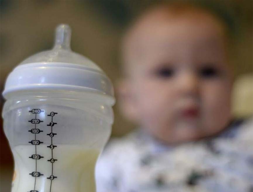 ПАРИЗ, 23. ЈАНУАРА /СРНА-Ројтерс/ - Француски произвођач хране и пића "Данон" повлачи одређене серије формуле за бебе на појединим тржиштима.