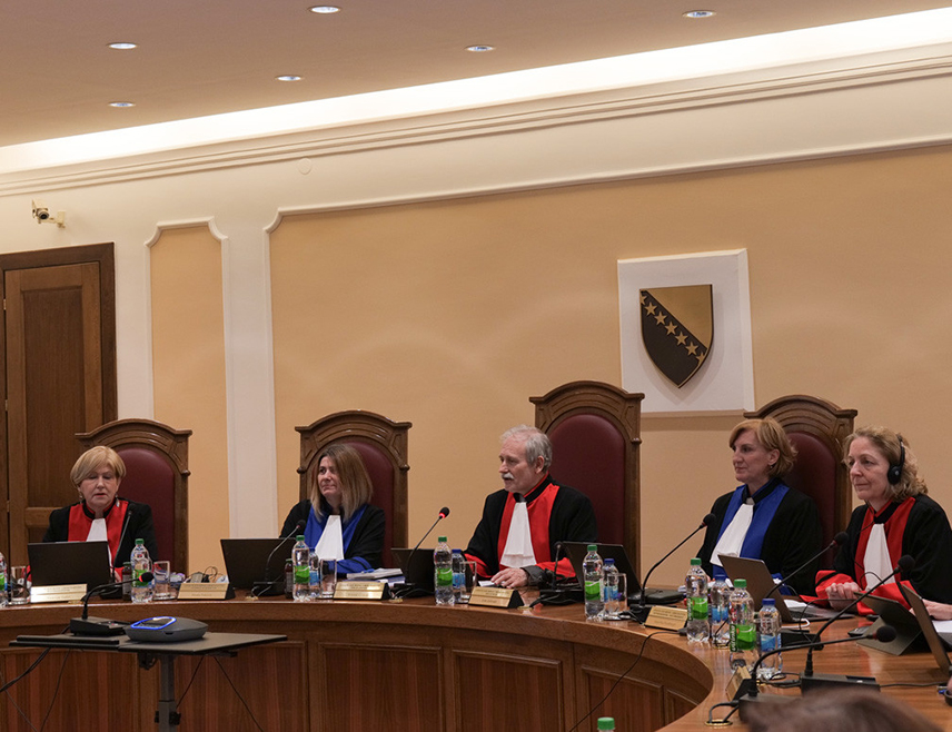 SARAJEVO, JANUARY 24 /SRNA/ – Judges of the incomplete Constitutional Court of BiH Marin Vukoja and Valerija Galić, voted against the decision declaring the previous composition of the Republika Srpska Government unconstitutional, Istraga.ba has learned from sources within the court.