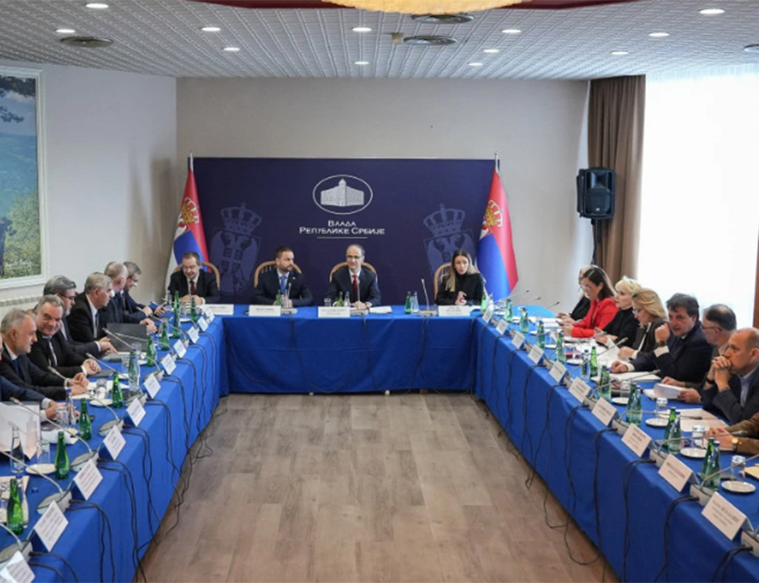 БАЈИНА БАШТА, 24. ЈАНУАРА /СРНА/ - На планини Тара почела је сједница Владе Србије којој предсједава премијер Ђуро Мацут.