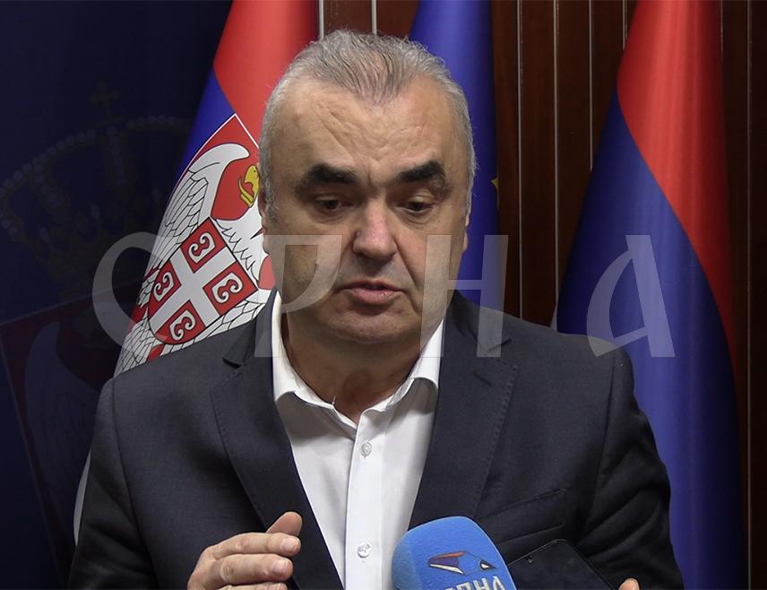 ТАРА, 24. ЈАНУАРА /СРНА/ - Министар саобраћаја и веза Републике Српске Зоран Стевановић рекао је да су у току активности на комплетирању трасе брзог пута од Бијељине до Зворника, а да ће накнадно бити одлучено како ће бити рађен наставак према Сокоцу и кракови према Палама и Вишеграду.