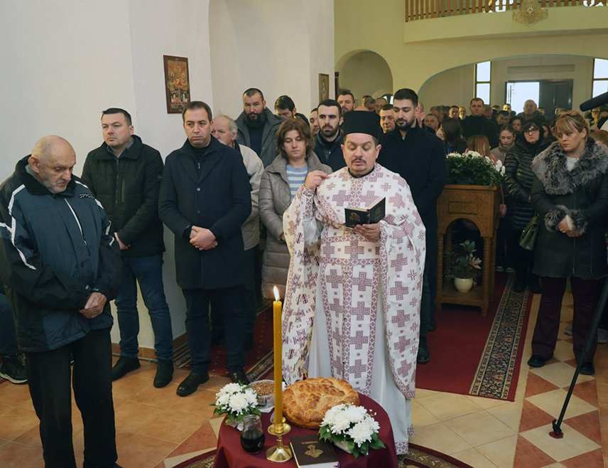 САНСКИ МОСТ, 25. ЈАНУАРА /СРНА/ - Министар правде Републике Српске Горан Селак истакао је данас у Санском Мосту, гдје је присуствовао светосавској свечаности, да овај град заузима важно мјесто у историји српског народа и да је обавеза институција Српске да буду уз свој народ гдје год он живи.