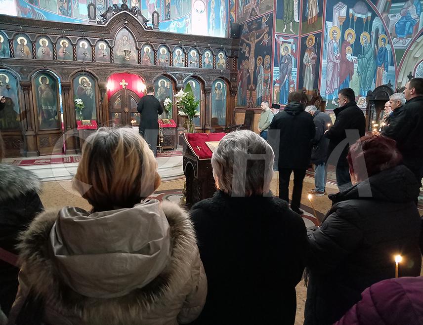 БЕОГРАД, 25. ЈАНУАРА /СРНА/ - У Храму Светог арханђела Гаврила у Београду вечерас је служен помен српским жртвама злогласног логора "Силос" у Тарчину у сарајевској општини Хаџићи.