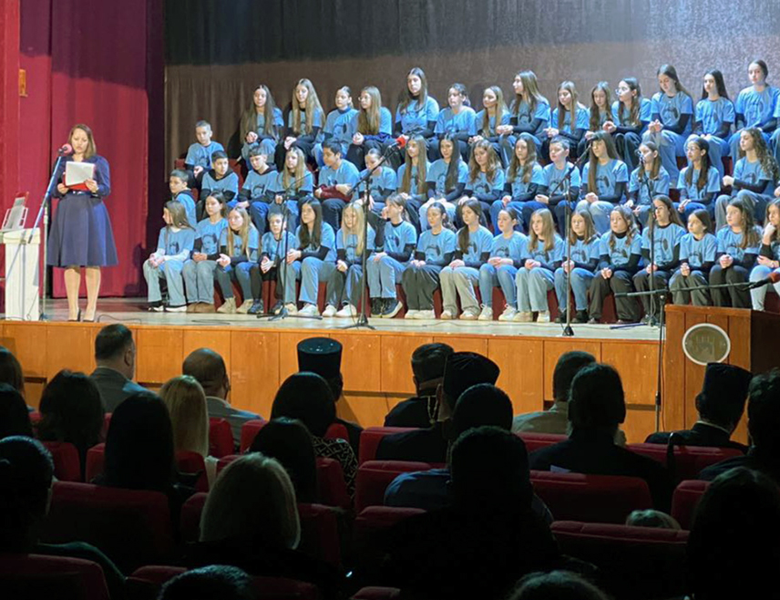 ДЕРВЕНТА, 25. ЈАНУАРА /СРНА/ - Министар просвјете и културе Републике Српске Боривоје Голубовић поручио је вечерас у Дервенти да је Светосавље прави пут којим се треба кретати и на који треба упућивати младе који су све више под утицајем савремених технологија.