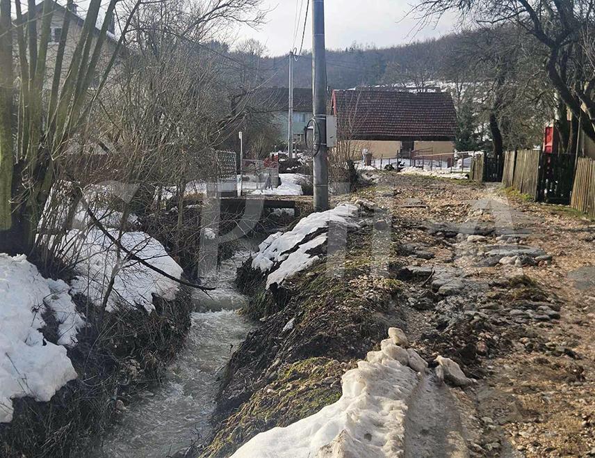 ИСТОЧНО САРАЈЕВО, 26. ЈАНУАРА /СРНА/ - У Републици Српској вода се повукла са поплављених подручја и ситуација је стабилна, изјавио је Срни начелник Одјељења за осматрање, обавјештавање и упозоравање Републичке управе цивилне заштите Бојан Копривица.