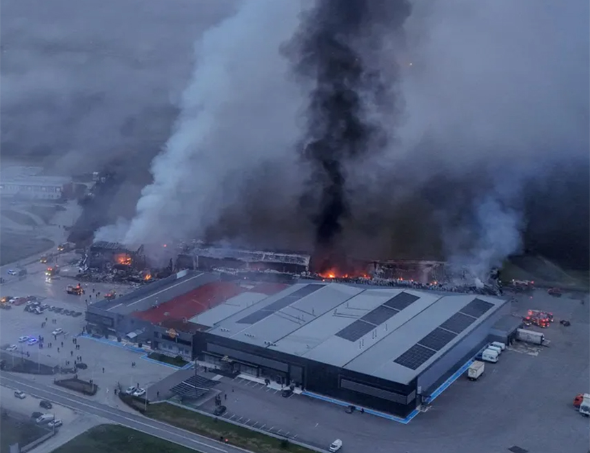 АТИНА, 26. ЈАНУАРА /СРНА/ - Најмање троје људи погинуло је у пожару који је избио након експлозије у фабрици кекса у грчком граду Трикала, саопштено је из ватрогасне службе.