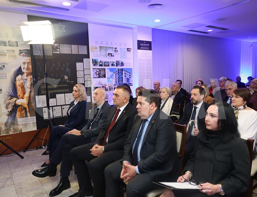 БАЊАЛУКА, 26. ЈАНУАРА /СРНА/ - У Јеврејском културном центру "Арие Ливне" у Бањалуци вечерас је почела Меморијална академија поводом Међународног дана сјећања на жртве Холокауста.