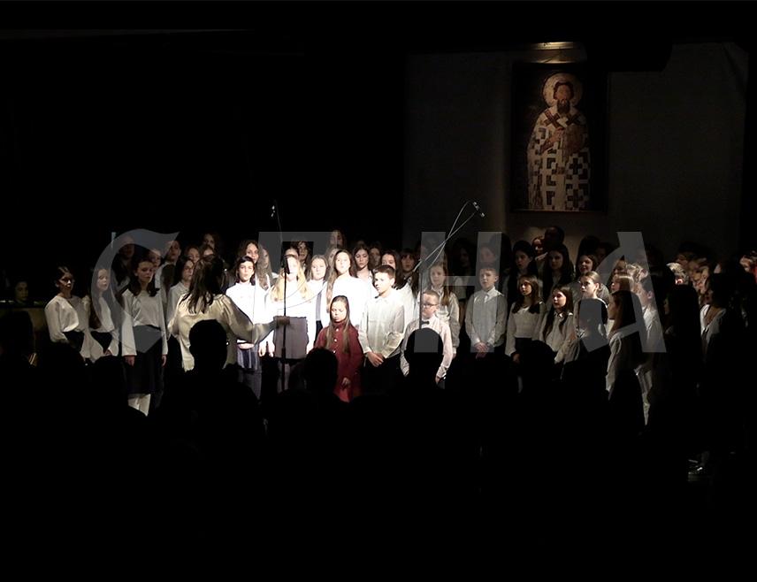 ИСТОЧНО САРАЈЕВО, 26. ЈАНУАРА /СРНА/ - Свети Сава није само историјска личност, већ темељ идентитета, знања и духовности српског народа, рекла је вечерас директор Основне школе "Свети Сава" Жељка Топалић на Светосавској академији у Источном Сарајеву.