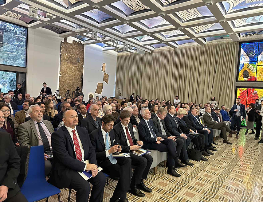 ДОДИК АНД ЦХИКЛИ ОН ТХЕ ИМПОРТАНЦЕ ОФ ПРЕСЕРВИНГ НАТИОНАЛ ИДЕНТИТY