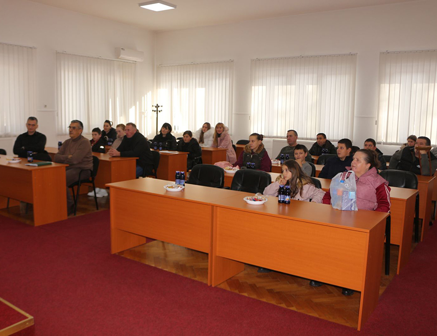 РОГАТИЦА, 27. ЈАНУАРА /СРНА/ - Стипендије за ученике подручних школа у општини Рогатици биће повећне са 150 КМ на 200 КМ, рекао је начелник општине Нинослав Прелић.