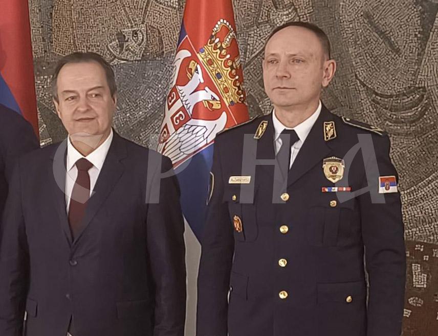 БЕОГРАД, 27. ЈАНУАРА /СРНА/ - Министар унутрашњих послова Србије Ивица Дачић рекао је да је Меморандума о сарадњи у области законодавства између Србије и Републике Српске, који је потписао са министром унутрашњих послова Српске Жељком Будимиром, један од најважнијих документа у интересу грађана обје републике, јер ће тиме уједначити правне процедуре.