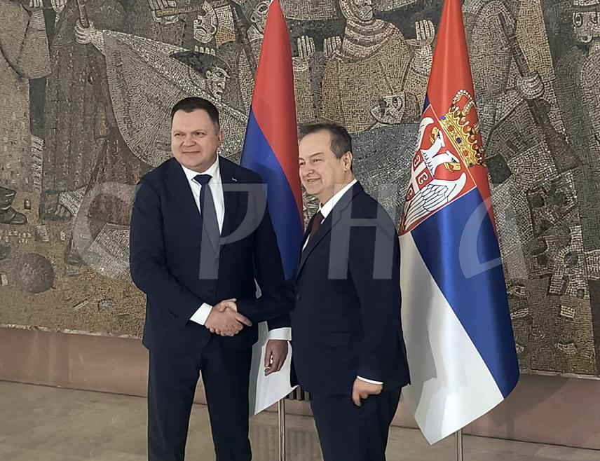 BELGRADE, JANUARY 27 /SRNA/ – The Ministers of the Interior of Republika Srpska and Serbia  Željko Budimir and Ivica Dačić  signed in Belgrade a memorandum on cooperation in the field of legislation between Srpska and Serbia, the implementation of which should help further harmonize legal systems in the areas of policing and other internal affairs, procedures, and legislative regulations.