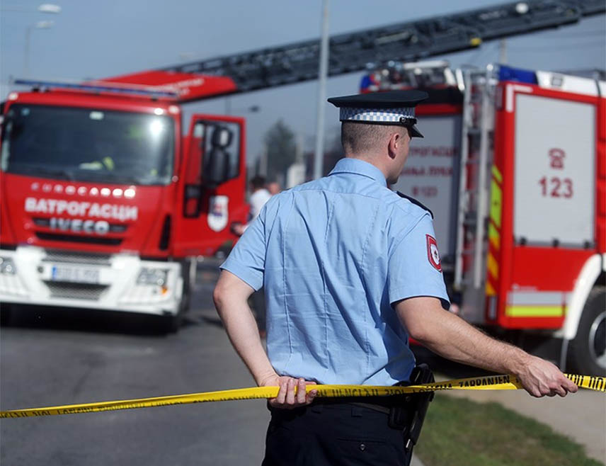 БИЈЕЉИНА, 28. ЈАНУАРА /СРНА/ - Пожар на аутомобилу избио је у Бијељини, а из полиције истичу да је узрок највјероватније отворени пламен или намјерна паљевина.