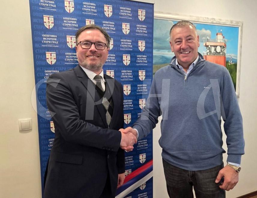 ИСТОЧНИ СТАРИ ГРАД, 28. ЈАНУАРА /СРНА/ - Начелник Општине Источни Стари Град Бојо Гашановић разговарао је са амбасадором Словеније у БиХ Дамијаном Седаром о унапређењу сарадње кроз пројекте и иницијативе од заједничког интереса.